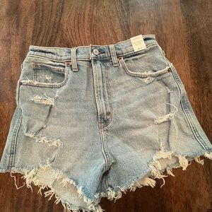 NWT - Abercrombie & Fitch Ultra High Rise Mom Short. Jean Short.